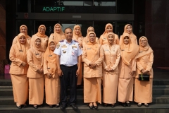 Foto Bersama Setelah Selesai acara serah terima jabatan di Aula Dinas Perumahan Rakyat dan Kawasan Permukiman (DPRKP) DKI Jakarta.