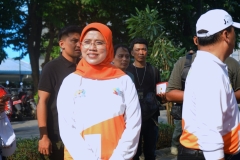 Ketua DWP Provinsi DKI Jakarta Lisniawati Uus hadir dalam kegiatan Deklarasi Gerakan Pilah Sampah & Pencanangan HUT Ke-499 Kota Jakarta.