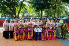 DWP DKI JAKARTA Foto Bersama di TK Meruya Utara 01 Jakarta Barat.