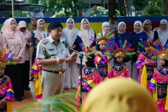 Foto Wakil Wali Jakarta Barat, Yuli Hartono, Memberi sambutan di TK Meruya Utara 01 Jakarta Barat.
