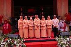 DWP-DKI-Jakarta-Foto-Bersama-saat-Hadiri-Upacara-Peringatan-Hari-Kebangkitan-Nasional-ke-118-di-Balai-Kota