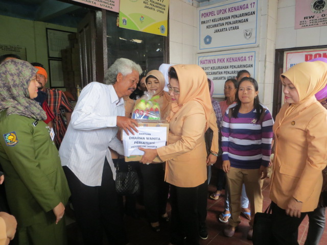 Bakti Sosial Pasca Banjir Januari 2013