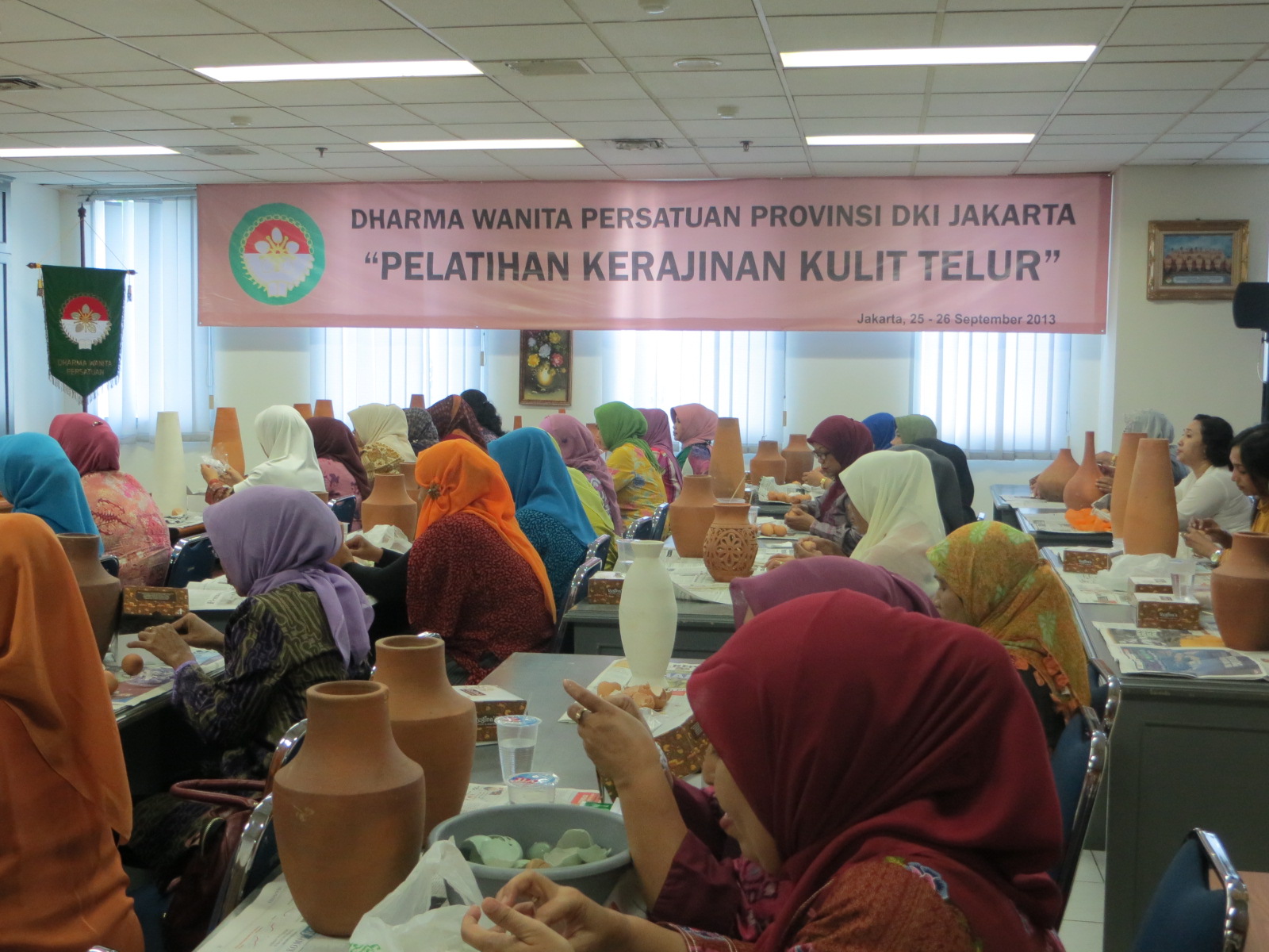 Pelatihan Kerajinan Kulit Telur