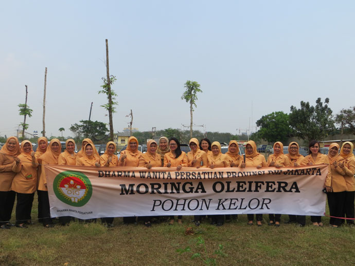 Penanaman Pohon Kelor di RPTRA