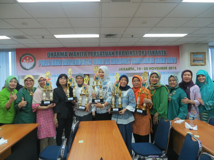 Lomba Membuat Aksesoris dari Batu