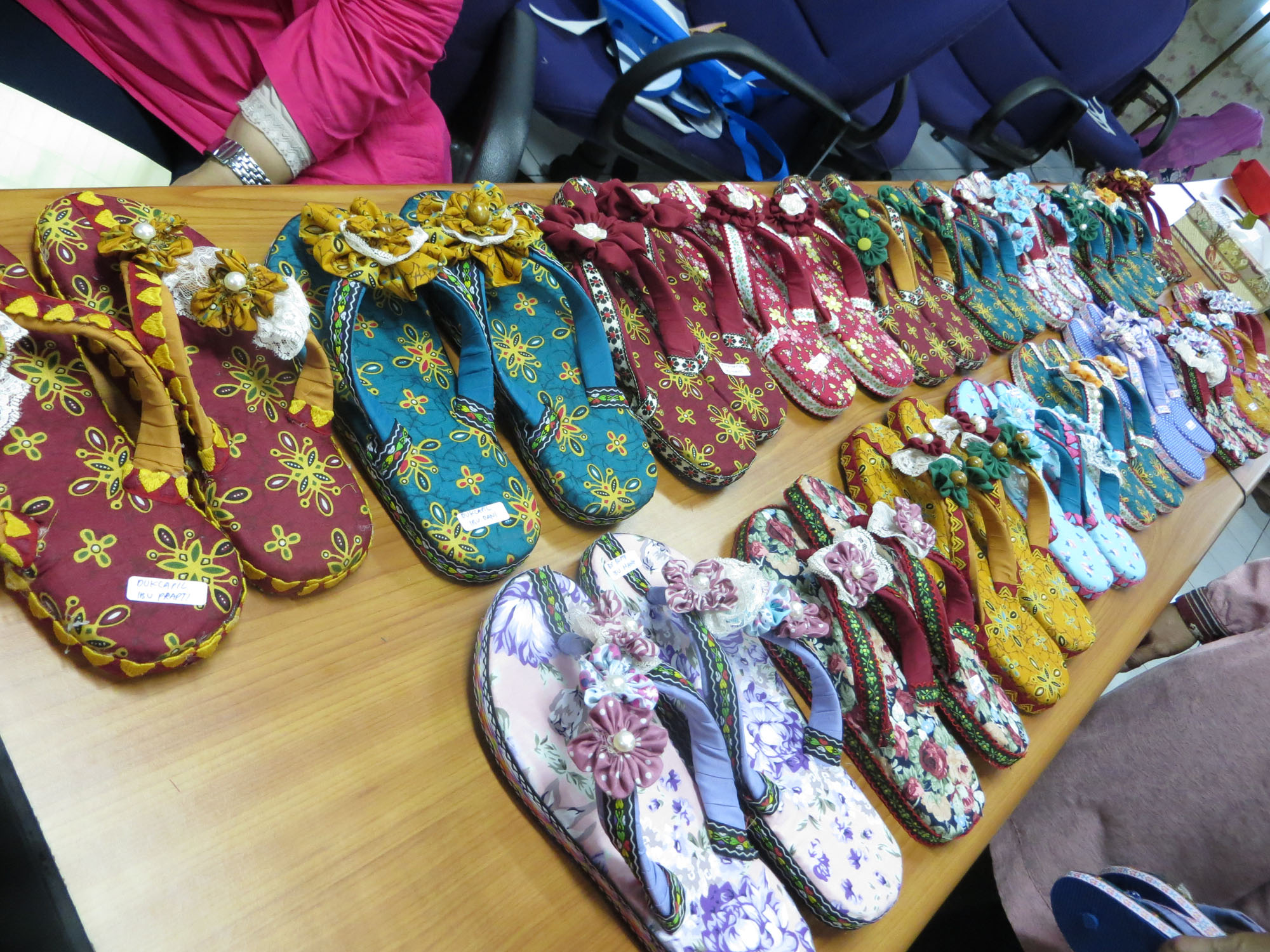 Membuat Sandal Hias Rumahan