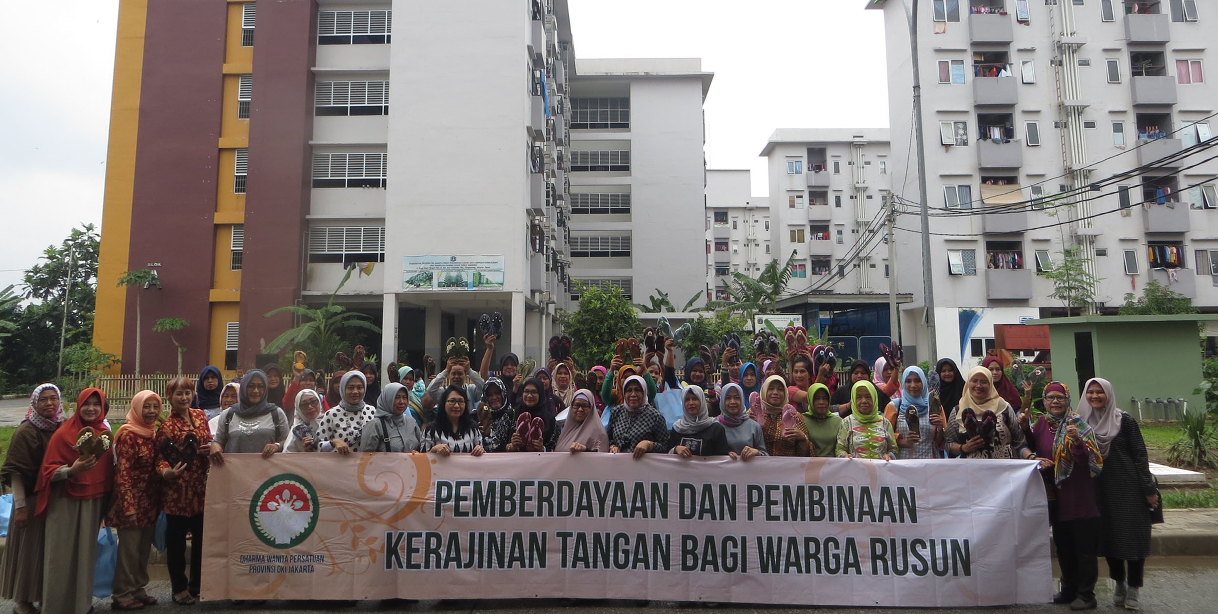 Membuat Sendal Hias Rumahan (2)