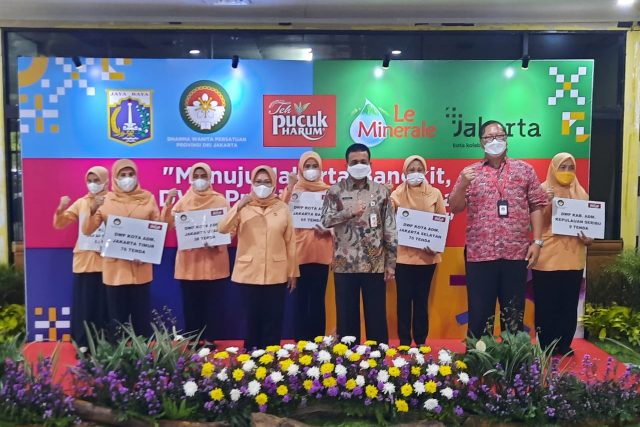 DWP Provinsi DKI Jakarta menyerahkan Bantuan Tenda Satgas Covid-19