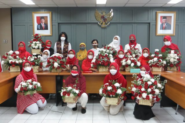 Lomba Merangkai Bunga