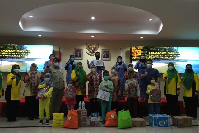 Bantuan Kepada Nakes dan Relawan Covid-19 di Kepulauan Seribu