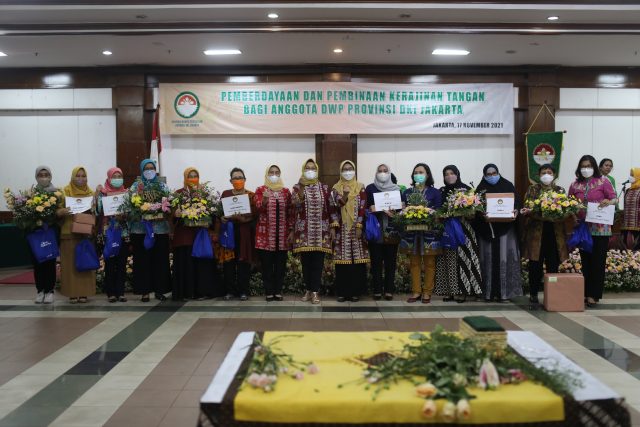 Lomba Merangkai Bunga