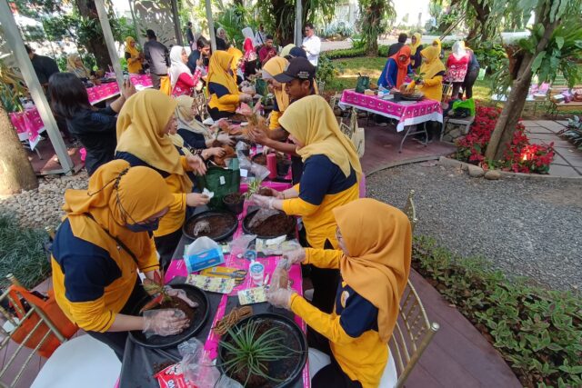 PELATIHAN MEMBUAT KOKEDAMA